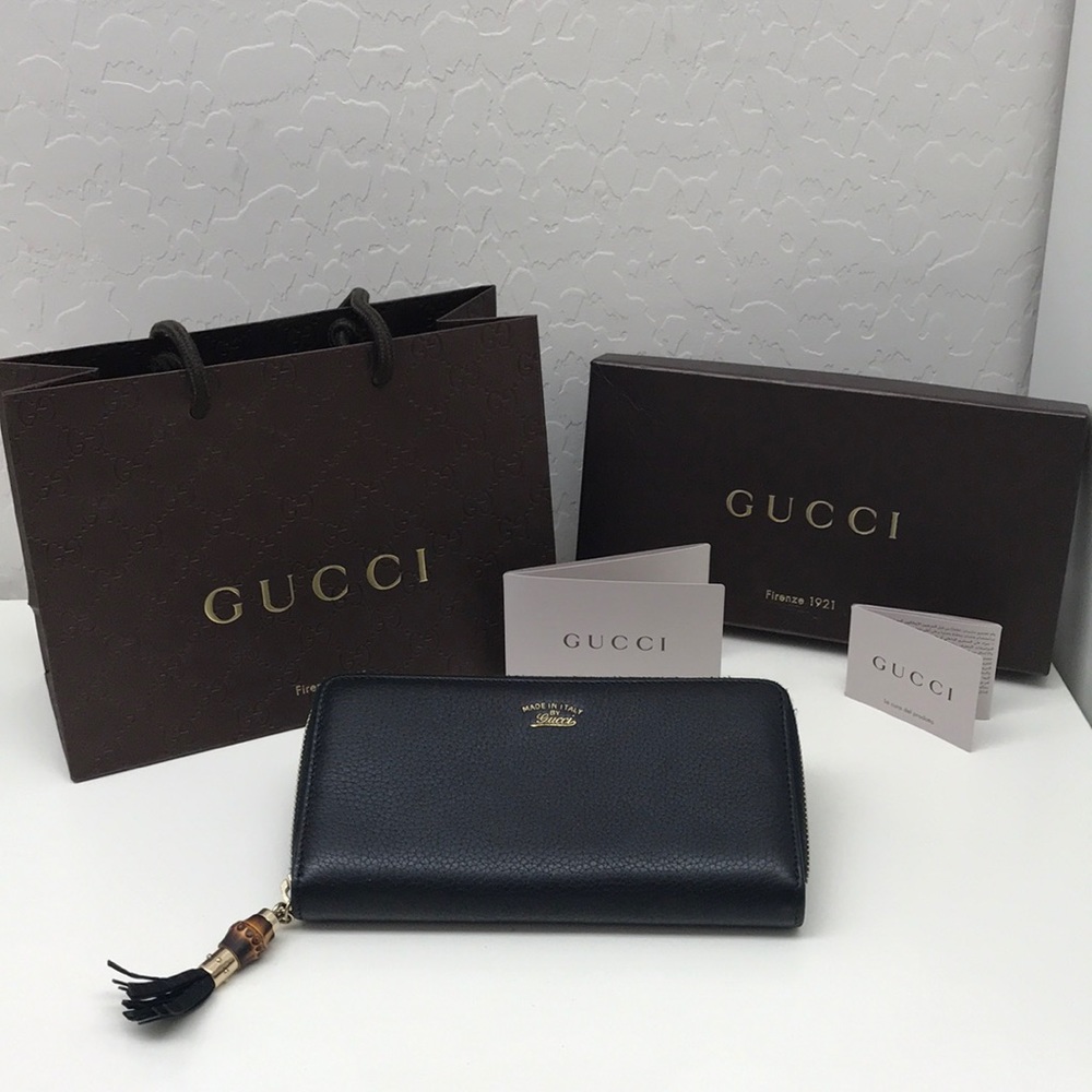 EUC - Authentic Gucci Women’s Zipper Wallet